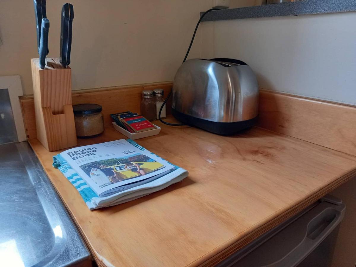 Raglan West Accommodation Units Bagian luar foto