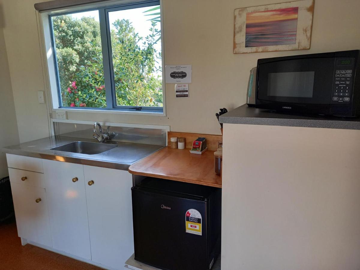 Raglan West Accommodation Units Bagian luar foto