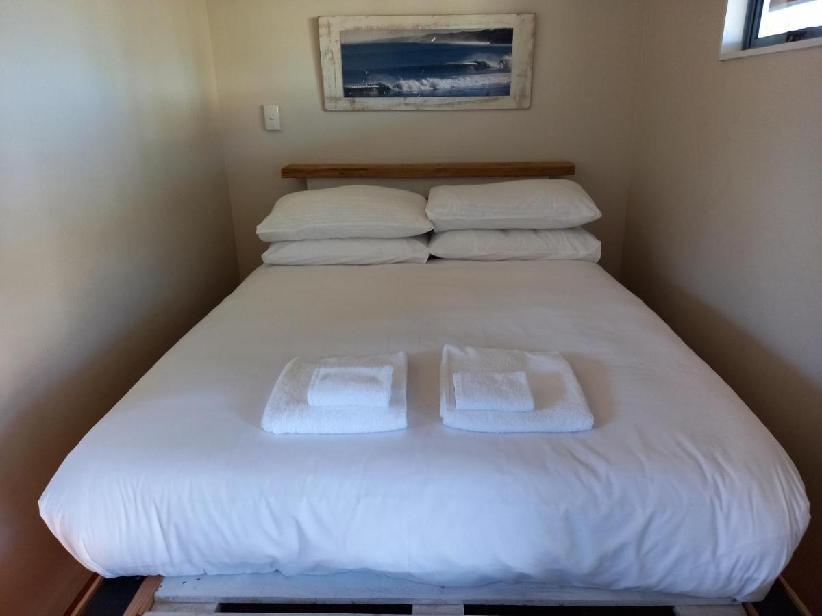 Raglan West Accommodation Units Bagian luar foto