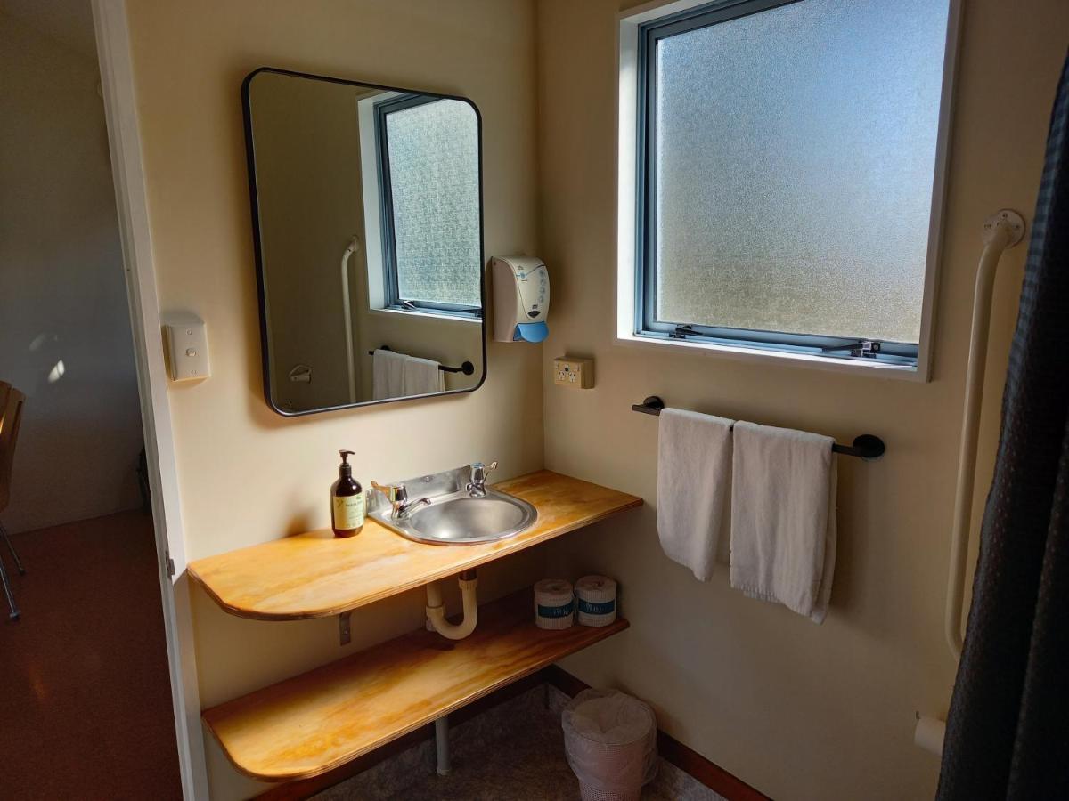 Raglan West Accommodation Units Bagian luar foto