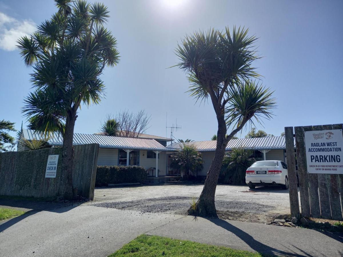Raglan West Accommodation Units Bagian luar foto