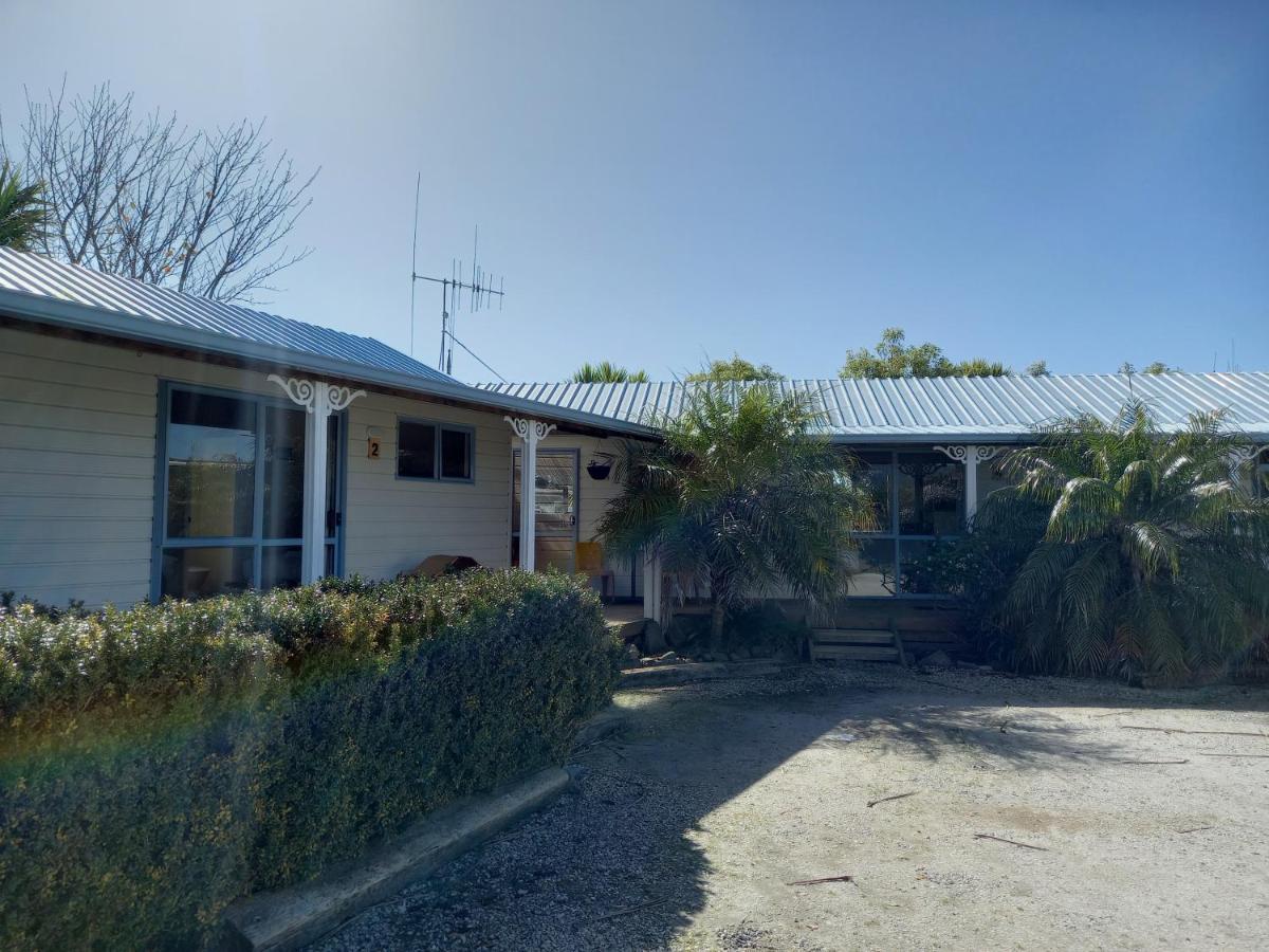 Raglan West Accommodation Units Bagian luar foto