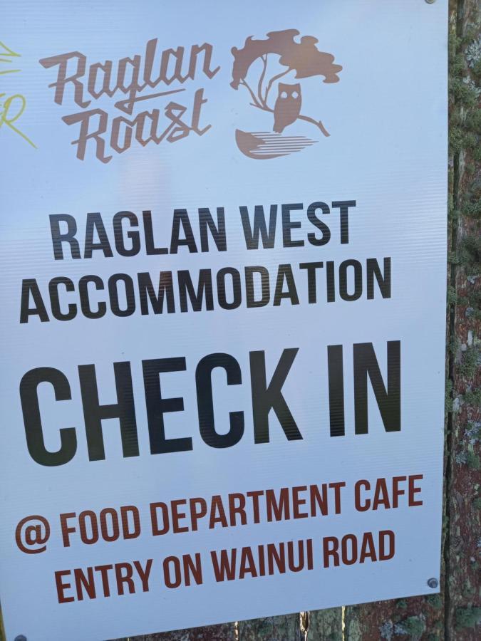 Raglan West Accommodation Units Bagian luar foto